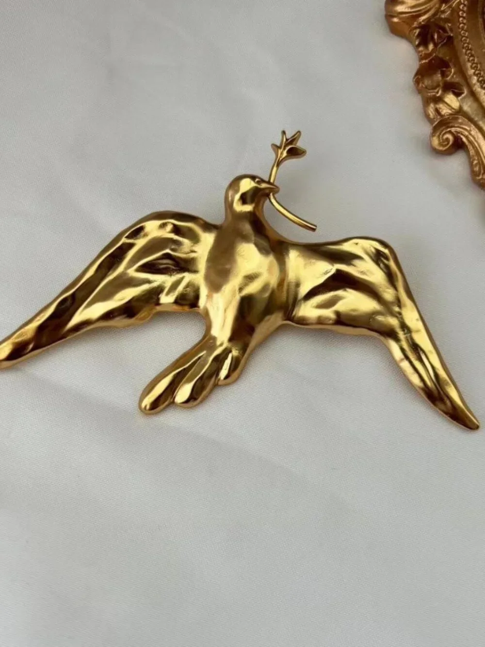 Schiaparelli High-End Minimalist Peace Dove Small Brooch